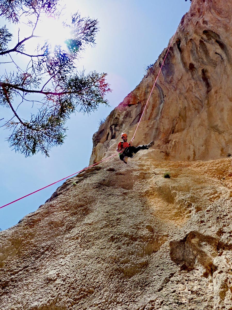 Tavolara Ferrata Angeli Calata 35 metri