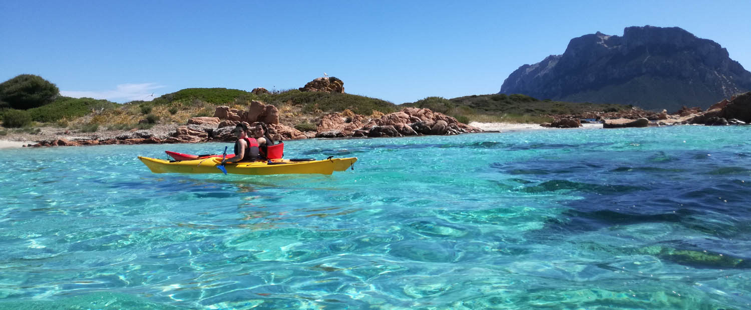 Kayak Isola Piana Sardegna Tavolara alle spalle