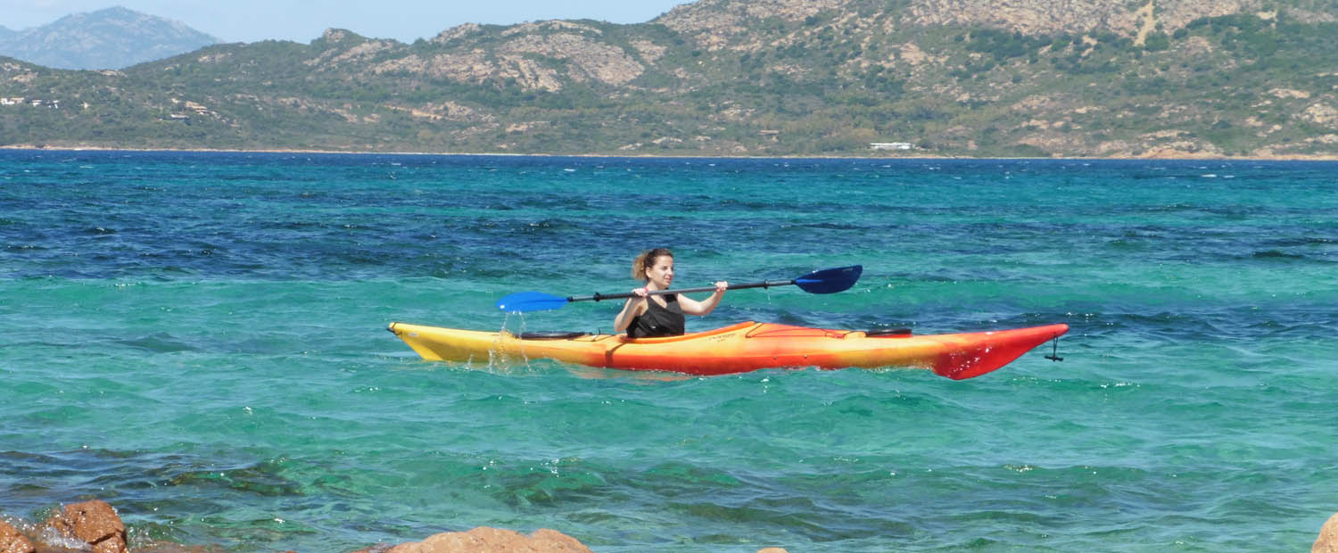 Kayak Tavolara Spiaggia del Dottore sullo sfondo